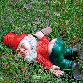 1pc Drunken Garden Gnome Statue; 5.91inch Resin Garden Gnome Crafts; Garden Decoration; Creative Garden Statue Decor; Weatherproof Funny Garden Gnome (Color: Drunk-green)